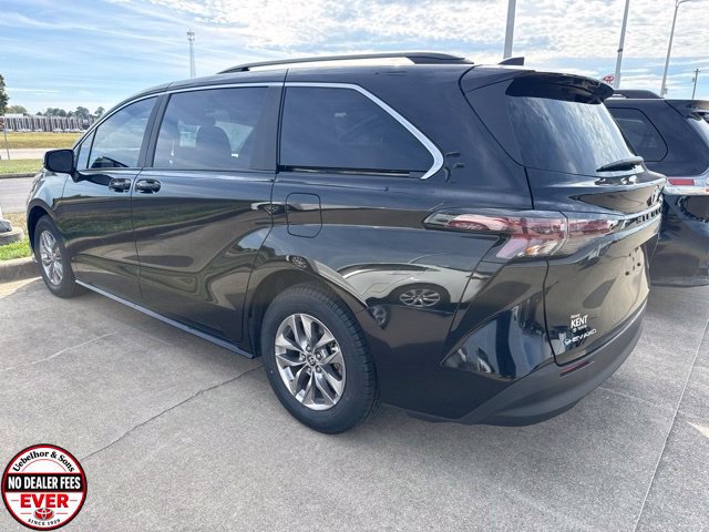 Certified 2025 Toyota Sienna LE w/ LE Plus Package AWD/4WD image 8