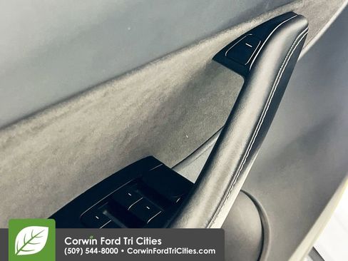 Used 2020 Tesla Model Y Long Range image 12