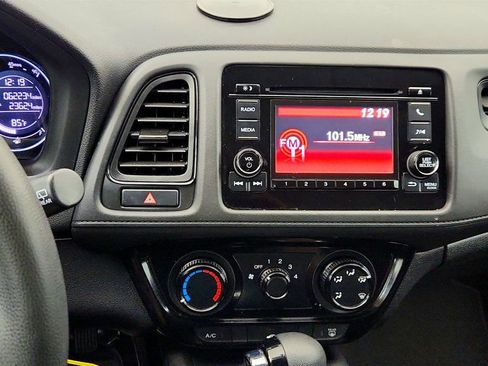 Used 2019 Honda HR-V LX image 17