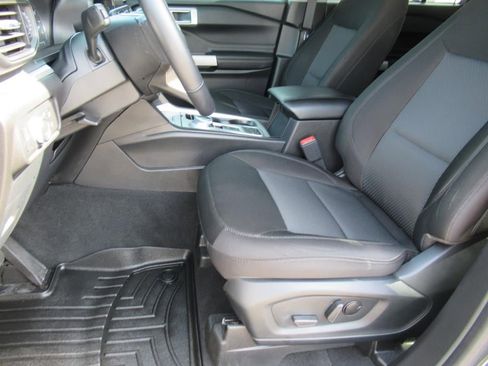 Used 2022 Ford Explorer XLT w/ Class IV Trailer Tow Package image 17