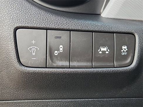 Used 2019 Hyundai Kona SEL image 17