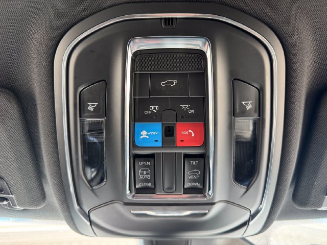 Used 2023 Jeep Grand Cherokee Altitude AWD/4WD image 33