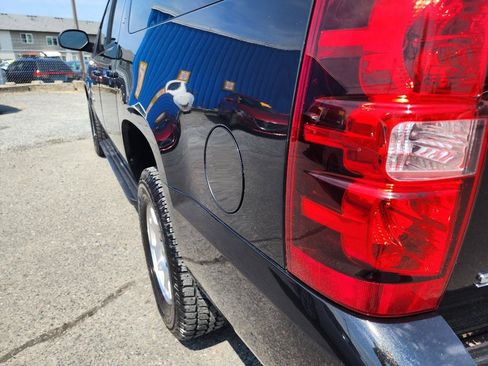 Used 2013 Chevrolet Suburban LT w/ Luxury Package AWD/4WD image 40