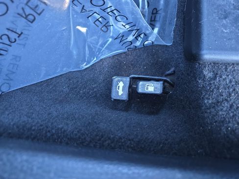 Used 2019 Toyota Corolla LE image 29