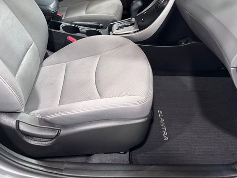 Used 2013 Hyundai Elantra GLS w/ Preferred Pkg FWD image 18