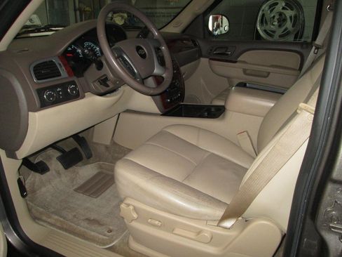 Used 2012 Chevrolet Suburban LT AWD/4WD image 26