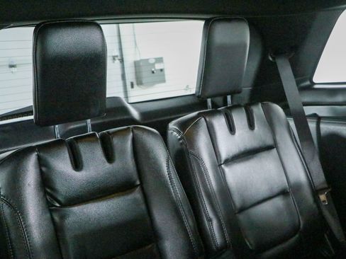 Used 2019 Ford Explorer XLT w/ Equipment Group 202A FWD image 29