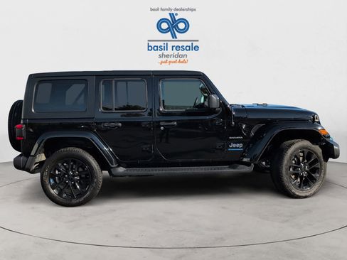 Used 2023 Jeep Wrangler Sahara w/ Cold Weather Group image 10