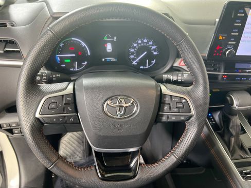 Used 2022 Toyota Sienna XSE w/ XSE Plus Package image 11