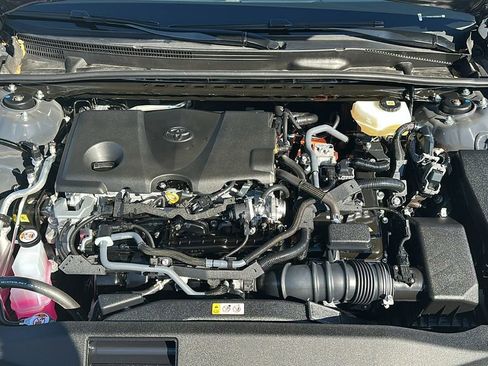 Used 2025 Toyota Camry Hybrid image 3