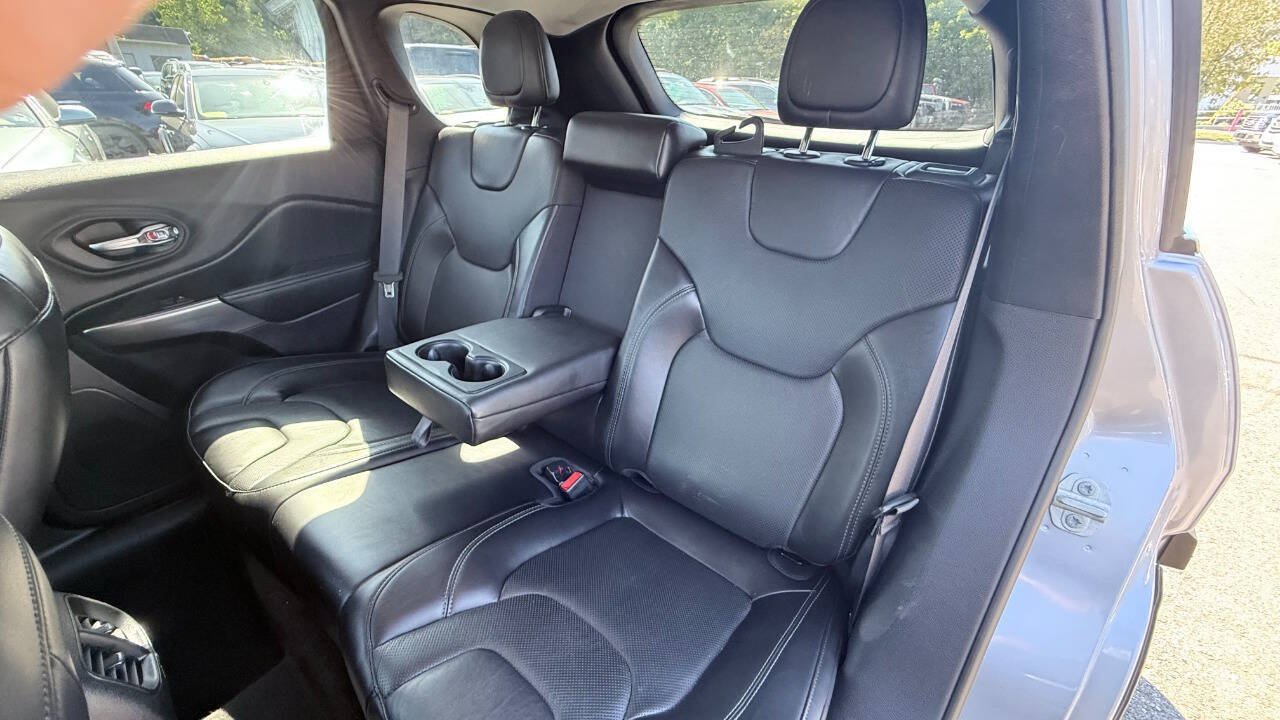 Used 2020 Jeep Cherokee Limited AWD/4WD image 36
