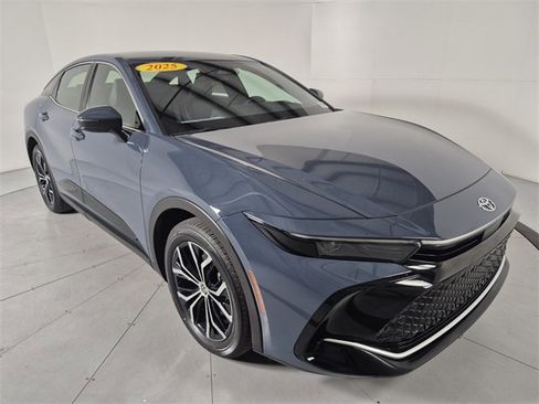 Used 2025 Toyota Crown XLE image 7