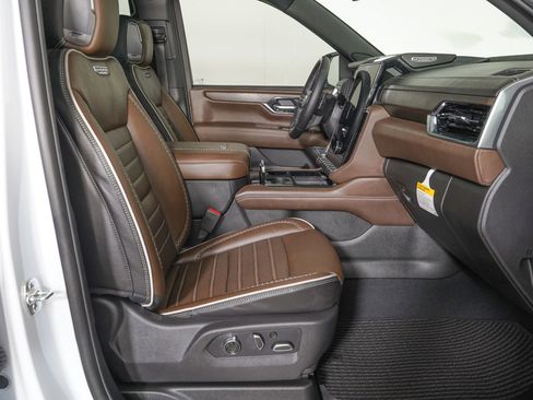 Used 2026 GMC Yukon Denali Ultimate AWD/4WD image 9