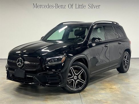Used 2025 Mercedes-Benz GLB 250 4MATIC image 1
