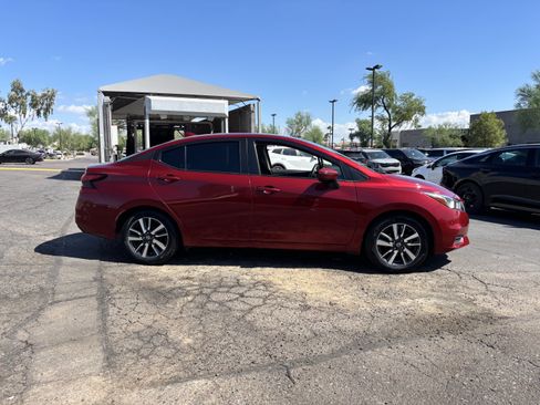 Used 2021 Nissan Versa SV FWD image 2