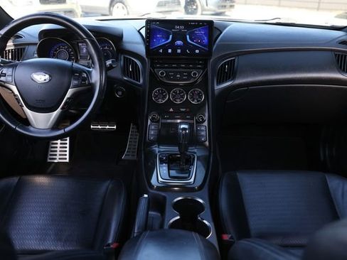 Used 2013 Hyundai Genesis 3.8 image 2