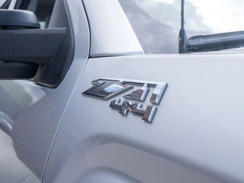 Used 2015 GMC Sierra 2500 SLT w/ Suspension Package, Off-Road image 7