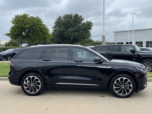 Used 2024 Lincoln Nautilus Reserve w/ Equipment Group 202A AWD/4WD image 2