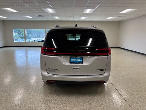 New 2026 Chrysler Pacifica Limited w/ S Appearance Package image 6