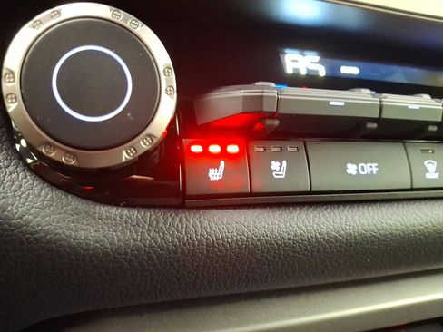 Certified 2025 Toyota Tundra Limited image 19