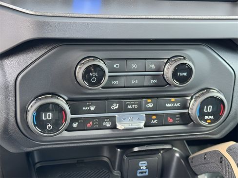 New 2025 Ford Bronco Badlands image 18