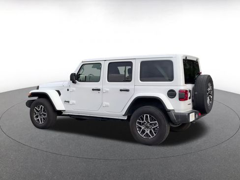 Used 2025 Jeep Wrangler Sahara image 10