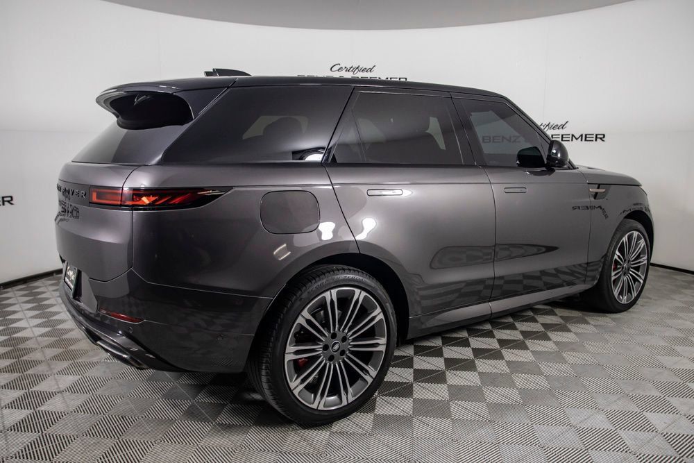 Used 2024 Land Rover Range Rover Sport Dynamic SE AWD/4WD image 3