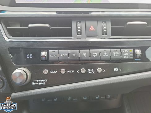 Used 2025 Lexus ES 300h w/ Technology Package FWD image 18