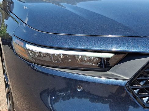 Used 2023 Honda Accord Touring image 9