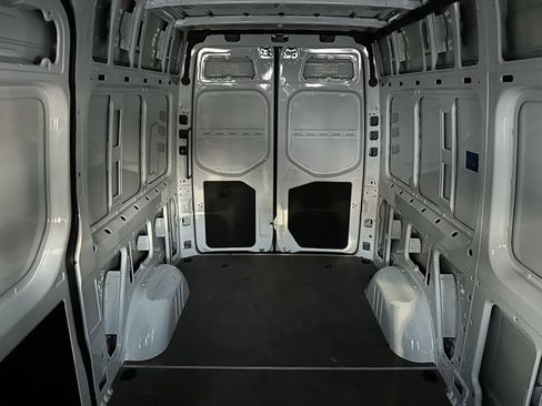 Used 2025 Mercedes-Benz Sprinter 2500 image 14
