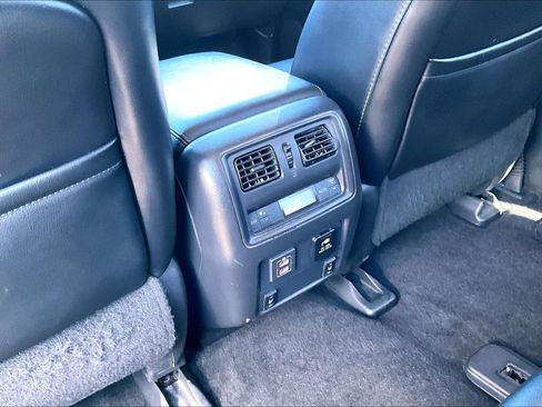 Used 2018 Nissan Pathfinder SL w/ Midnight Edition Package image 10