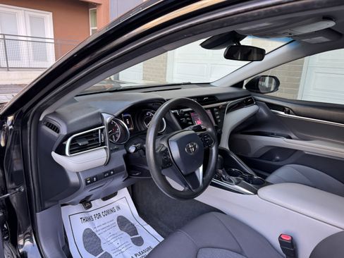 Used 2018 Toyota Camry LE image 17