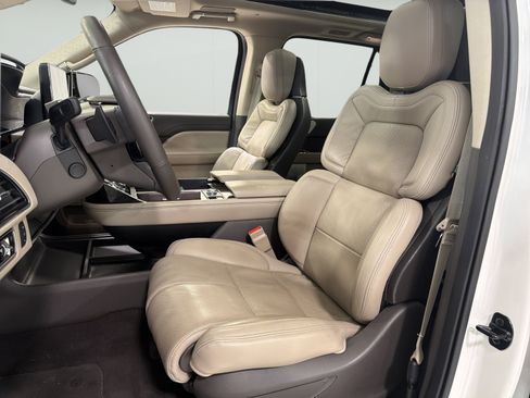 Used 2023 Lincoln Navigator L Reserve AWD/4WD image 9