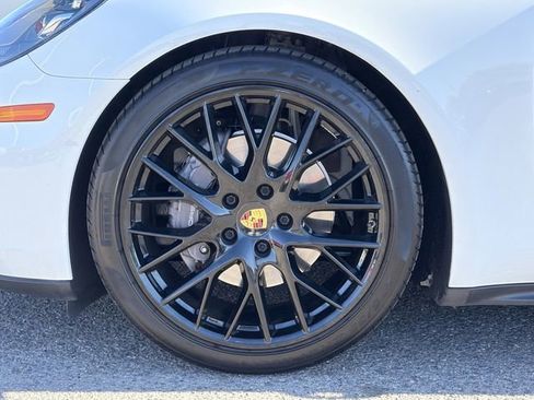 Used 2018 Porsche Panamera 4 image 31