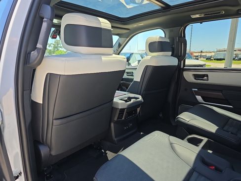 Used 2025 Toyota Sequoia Capstone AWD/4WD image 18