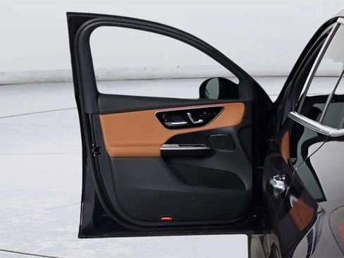 Used 2024 Mercedes-Benz GLC 300 4MATIC image 48