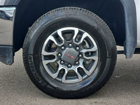 Used 2022 GMC Sierra 2500 SLT w/ Driver Alert Package I AWD/4WD image 17