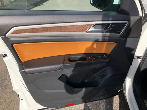 Used 2018 Volkswagen Atlas SEL Premium image 9