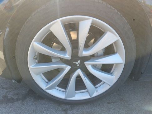 Used 2018 Tesla Model 3 Long Range RWD image 6