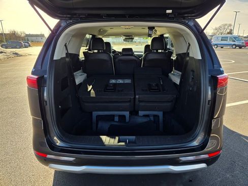 Used 2024 Kia Carnival LX image 12