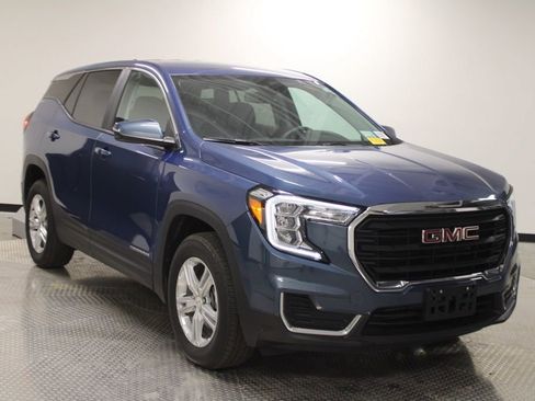 Used 2024 GMC Terrain SLE image 3
