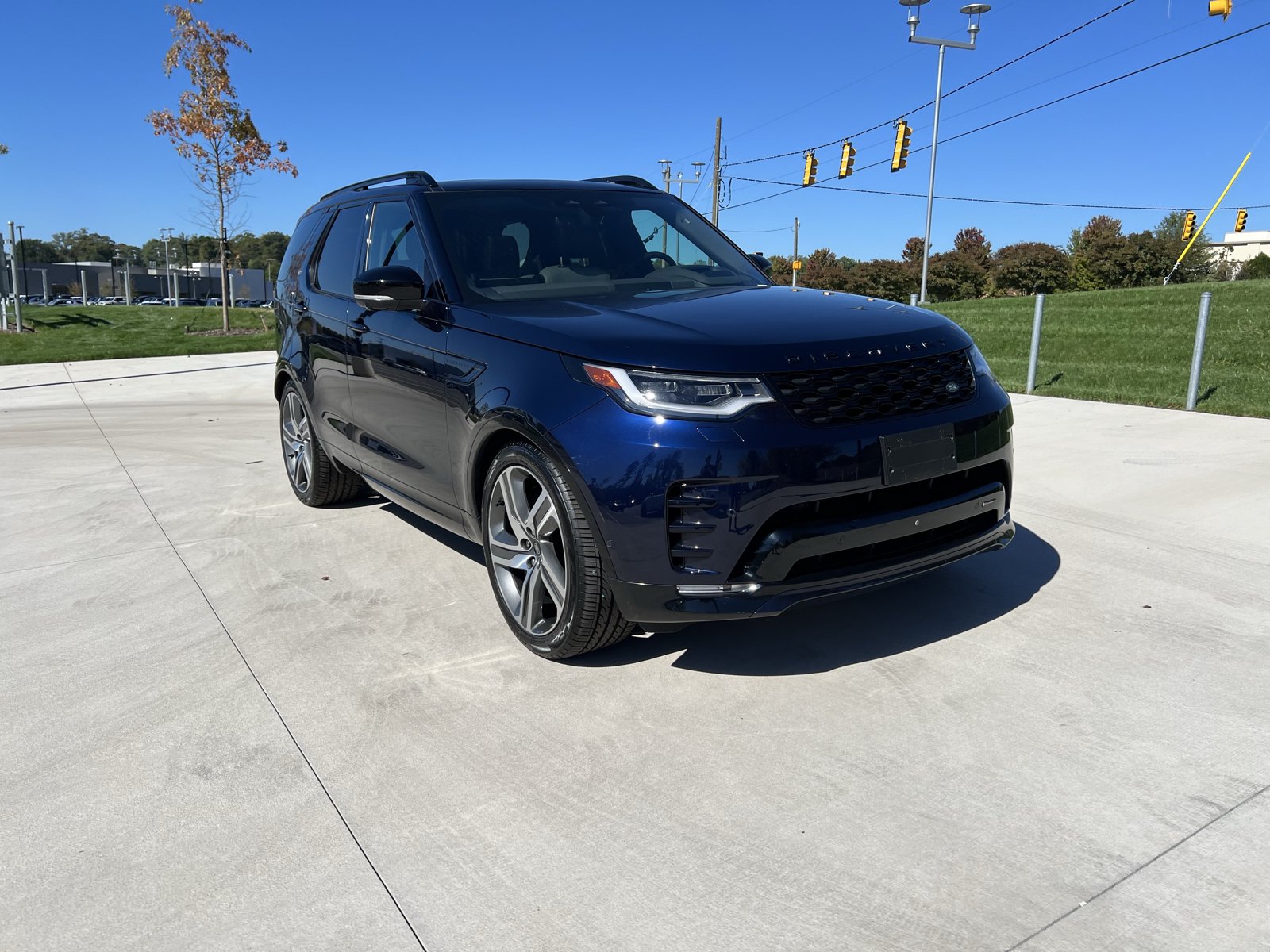 Used 2023 Land Rover Discovery S R-Dynamic AWD/4WD image 2