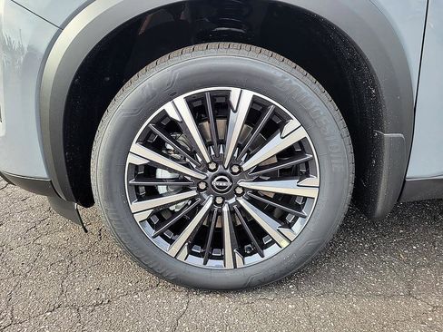 New 2026 Nissan Pathfinder Platinum image 8