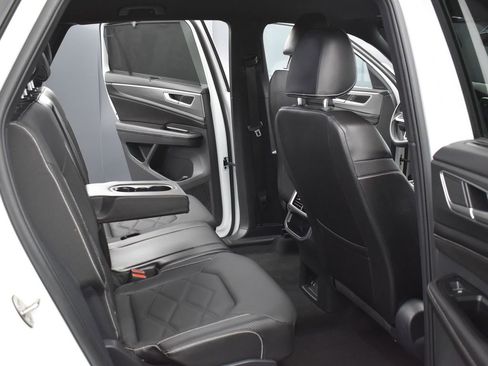 Used 2024 Volkswagen Atlas Cross Sport SE FWD image 38