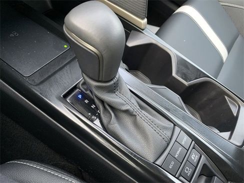 Used 2025 Toyota Camry SE image 25