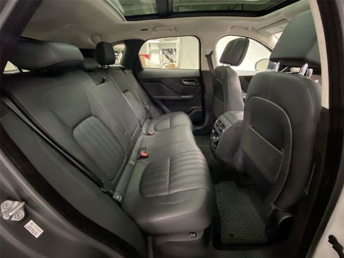 Used 2018 Jaguar F-PACE Portfolio image 29