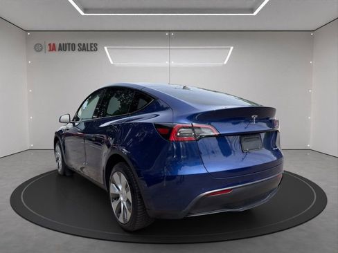 Used 2022 Tesla Model Y Long Range AWD/4WD image 3
