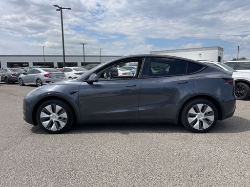 Used 2023 Tesla Model Y Long Range AWD/4WD image 3