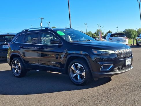 Used 2019 Jeep Cherokee Limited image 3