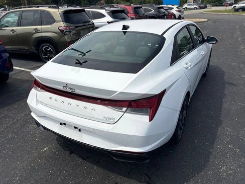 Used 2023 Hyundai Elantra Limited FWD image 3